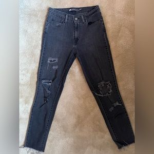 Levi’s Hi-Rise Skinny Jean